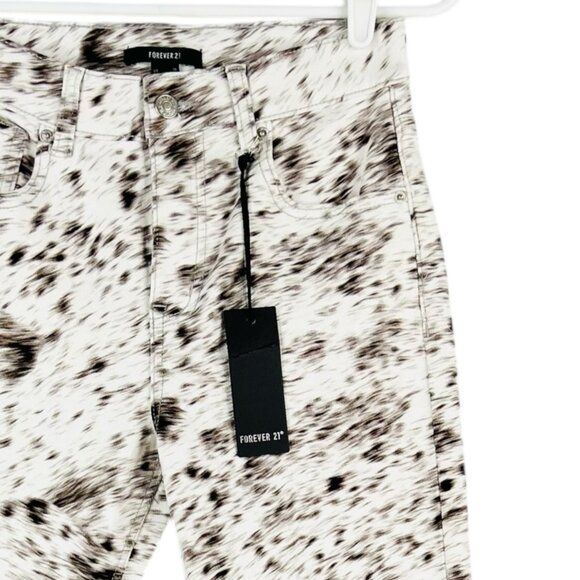 NWT Forever 21 Women's Brown & White Animal Print Flared Jeans Mid Rise Size 26 - Picture 6 of 14